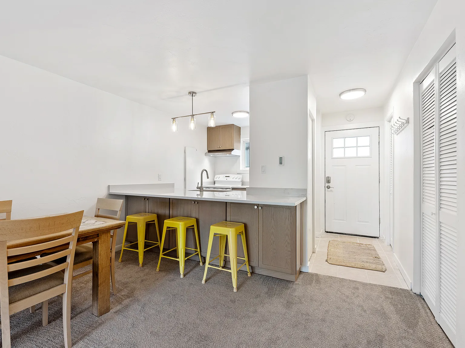 2 bed, 1100 sqft, $3,850 — Photo 1