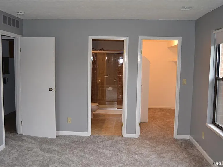 19259 Surrey Ln #0 — Photo 7