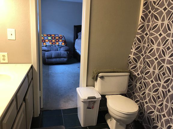 4th image of 904 S Porter St