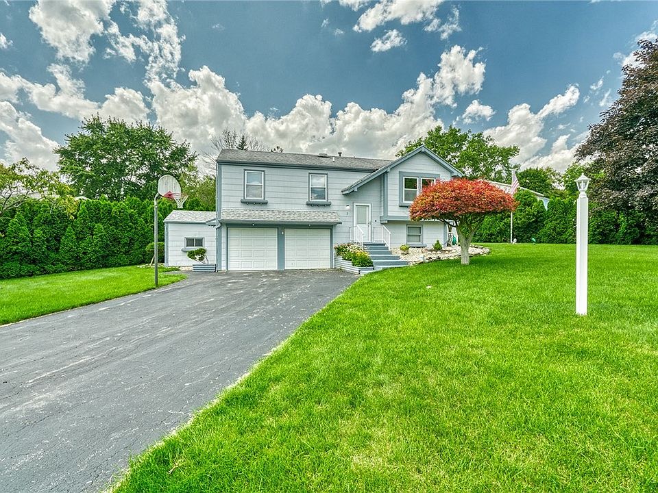 1st image of 7 Hornbeam Ln