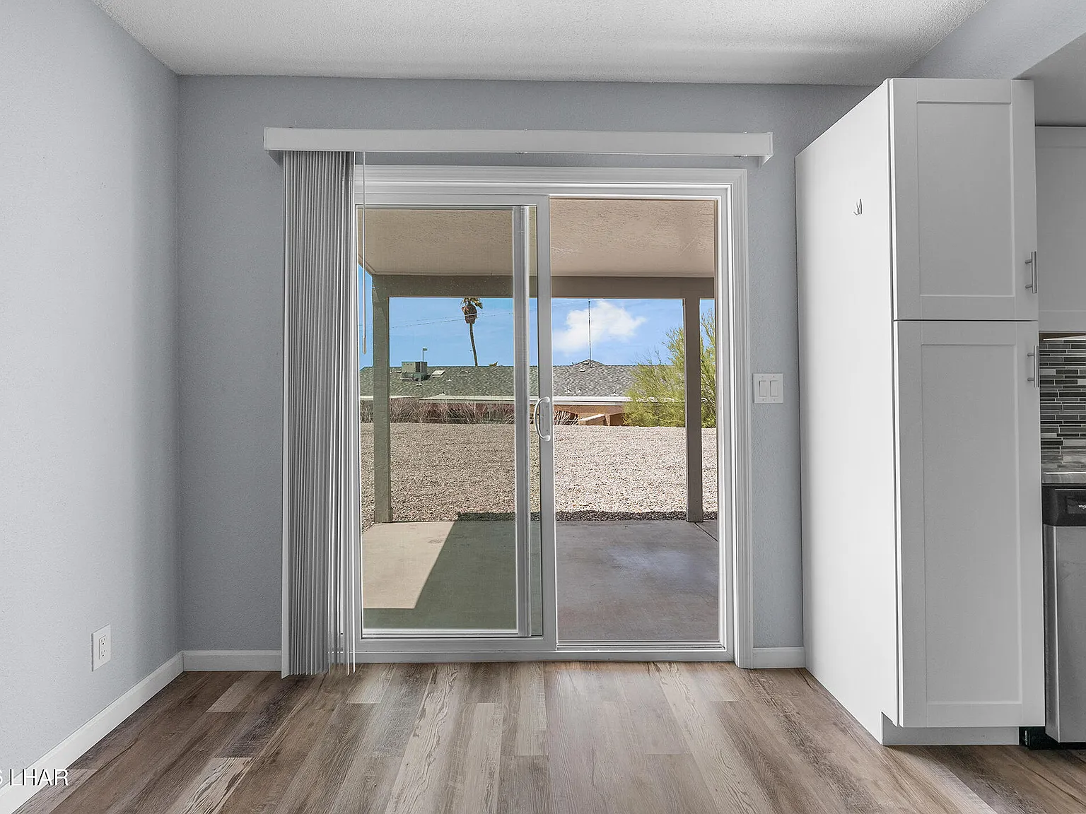 3 bed, 2.0 bath, 1130 sqft, $2,300 — Photo 4