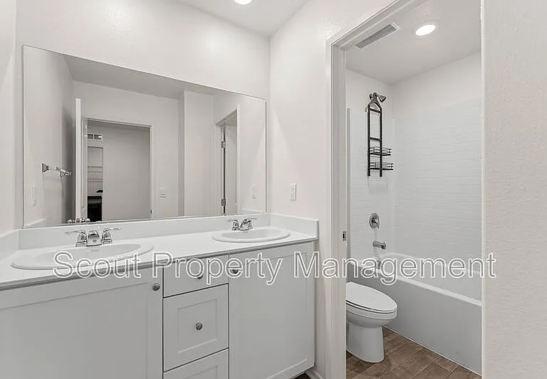 28841 Cutlass St — Photo 15