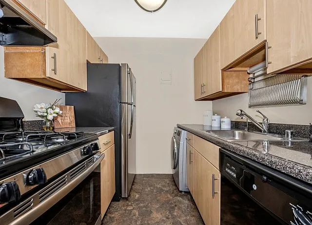 Azalea Apartments — Photo 6