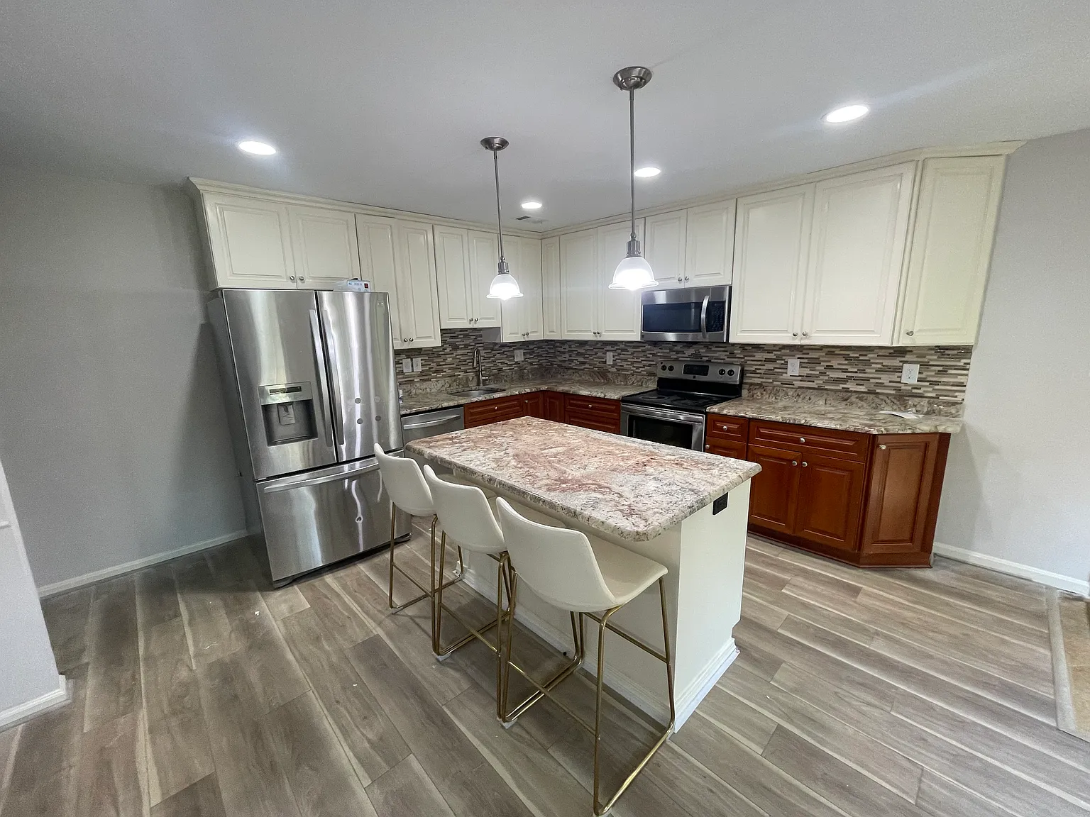 5 bed, 2355 sqft, $3,750 — Photo 4