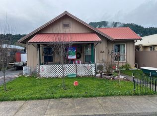 471 3rd Ave, Powers, OR 97466