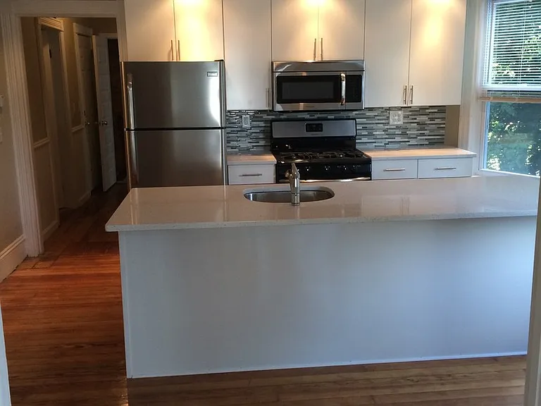 624 Smith St — Photo 3