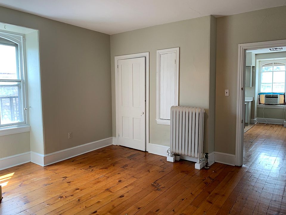 2nd image of 411 N Walnut St APT 5