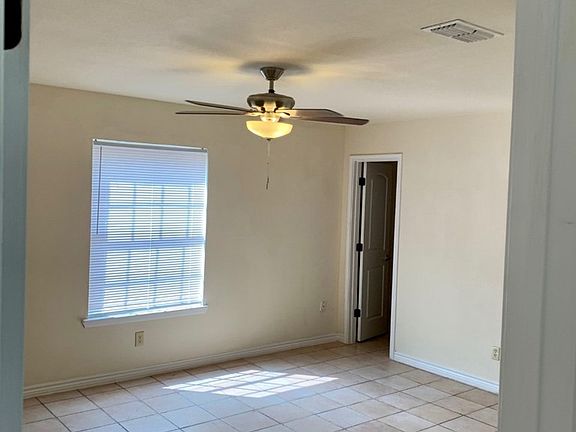5th image of 1006 Flores Dr