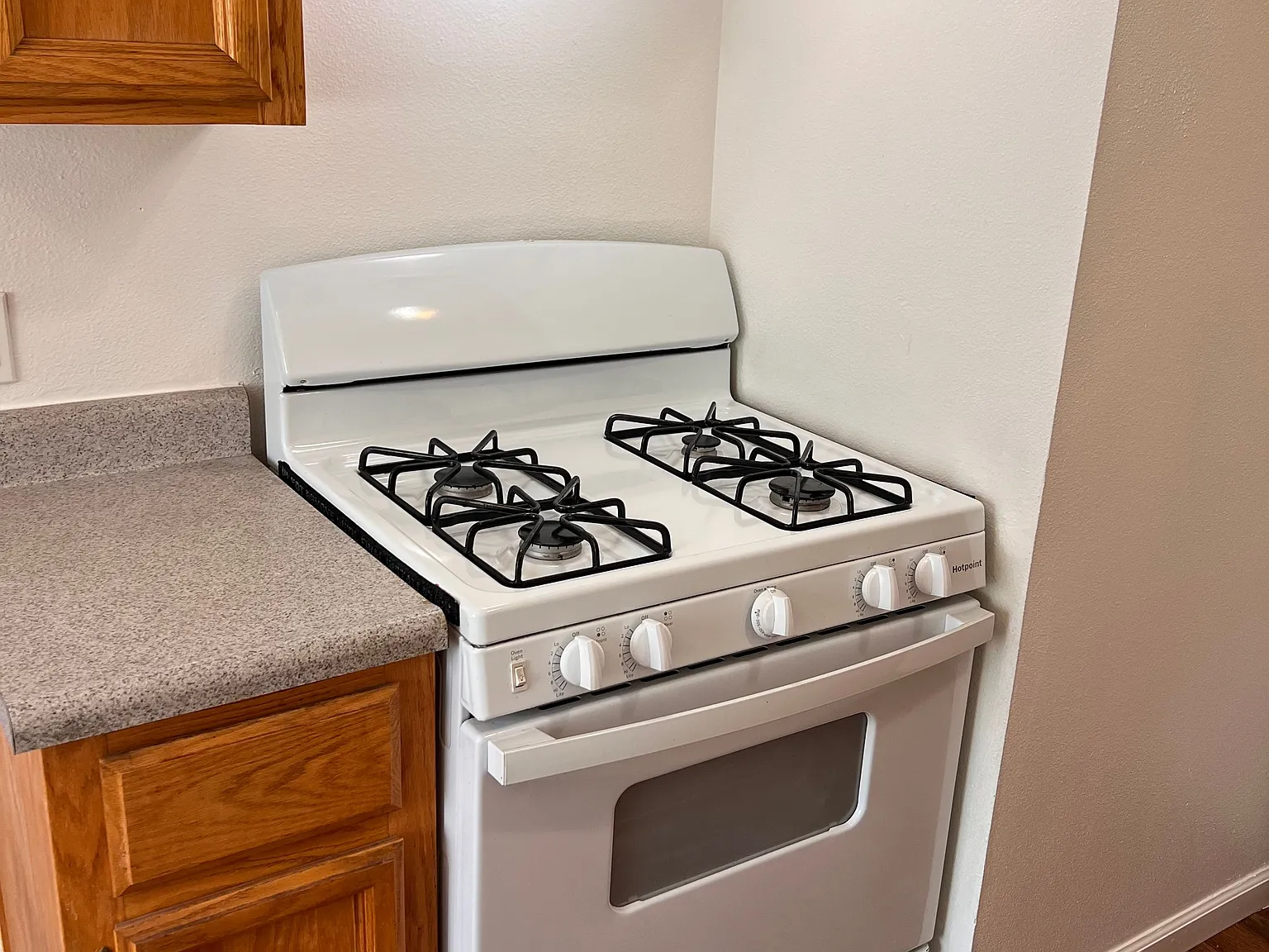 Cedar Apartments — Photo 3