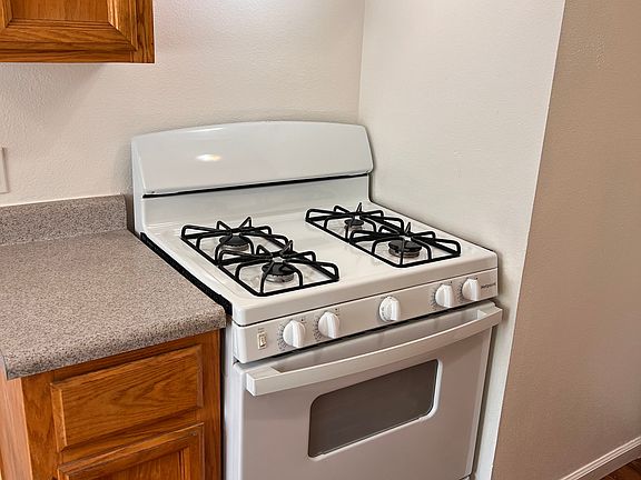3rd image of 475 E Cedar St #4
