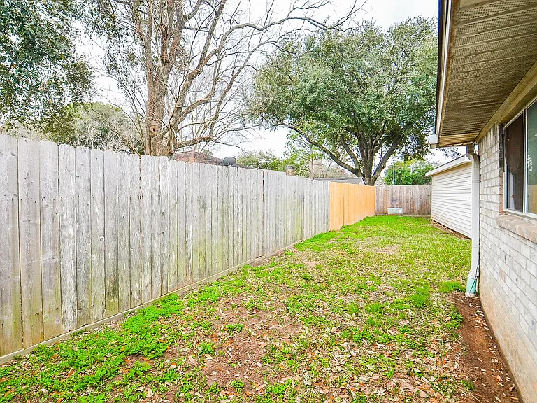 9323 Claridge Dr — Photo 27