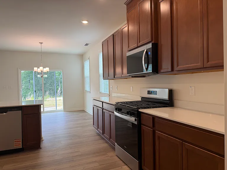 2409 Abbot Hall Dr — Photo 5
