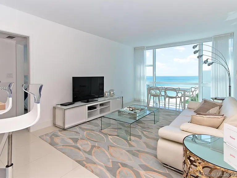 6801 Collins Ave #LPH14 — Photo 15