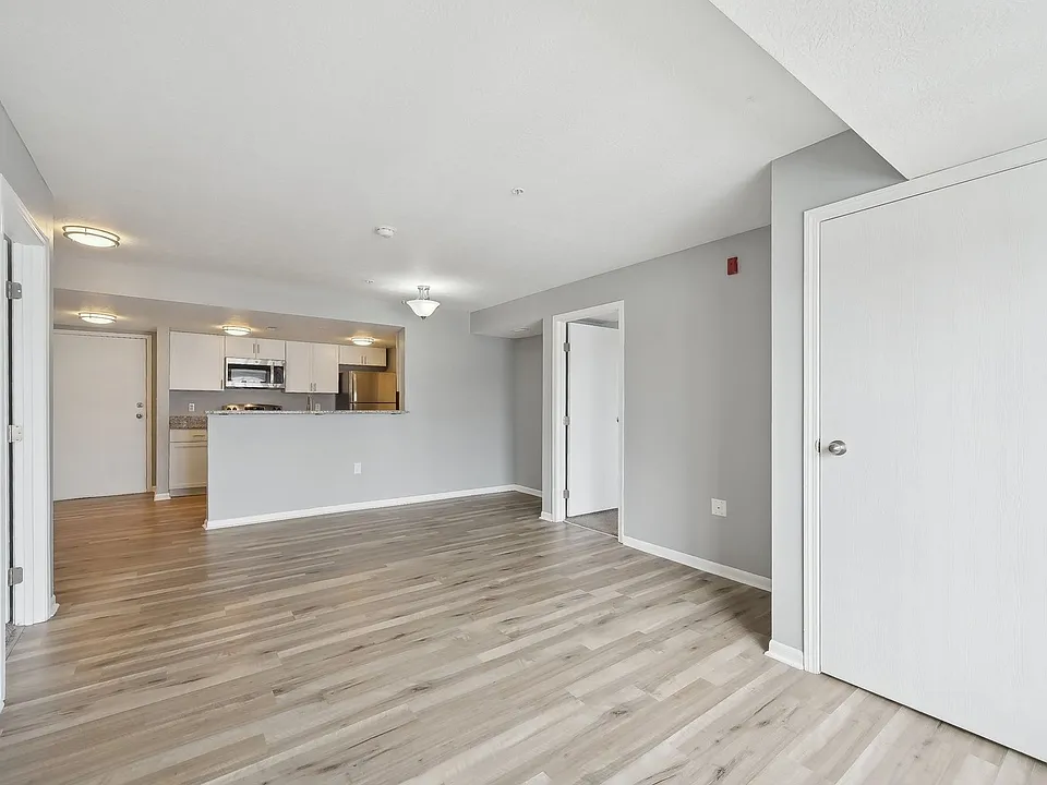 Building Photo 5