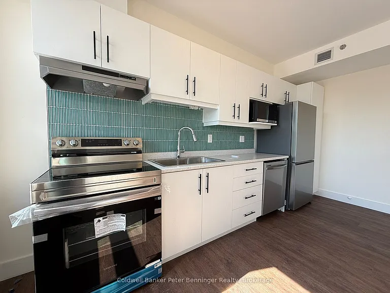 604 Queen St S #206 — Photo 4