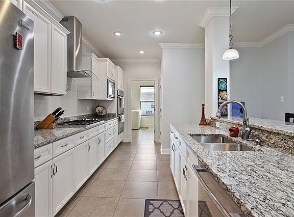5th image of 5600 Catina St