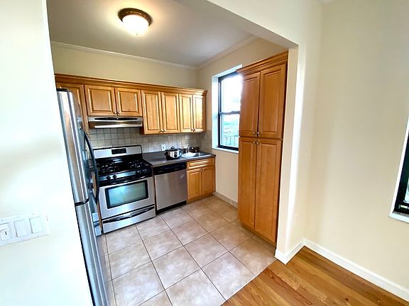 5th image of 4105 35th Ave APT 3L