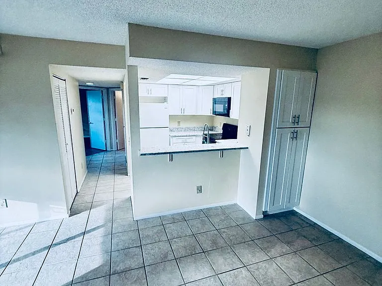 915 Sonesta Ave NE #203 — Photo 4