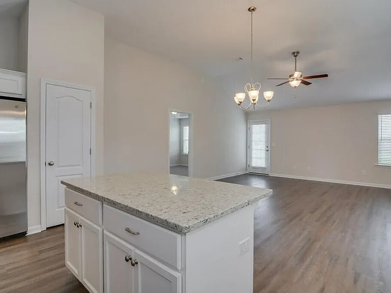 427 Amesbury Dr — Photo 6