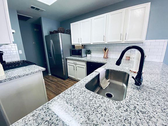3rd image of 3727 E Vista Dr