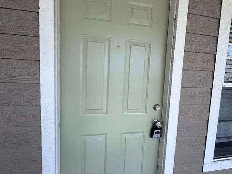 109 Reserve Cir #213 — Photo 2