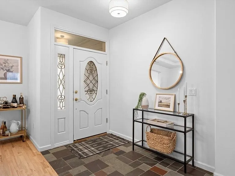 747 Eastridge Dr — Photo 3