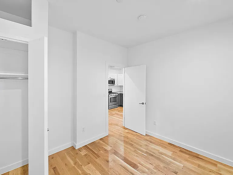 252 S 3rd St #1 — Photo 3