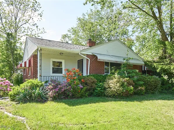 1056 Hilbish Ave, Akron, OH 44312