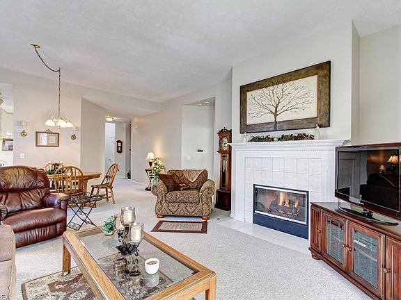 5th image of 722 Woodlake Dr