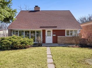 2133 Crawford Ave, Evanston, IL 60201