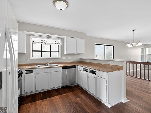 5th image of 1142 Chapman Cir