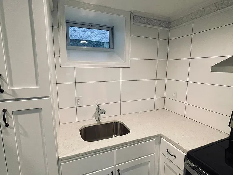 264 Lombard — Photo 9