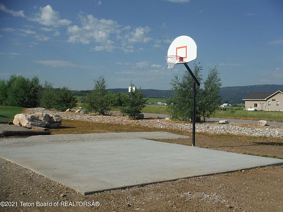 3rd image of E Circle Dr