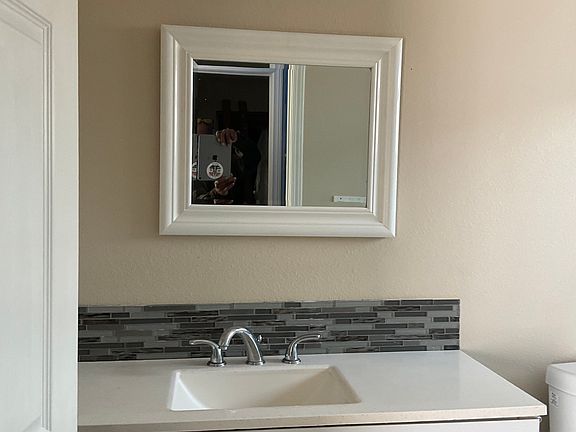 5th image of 459 W La Verne Ave