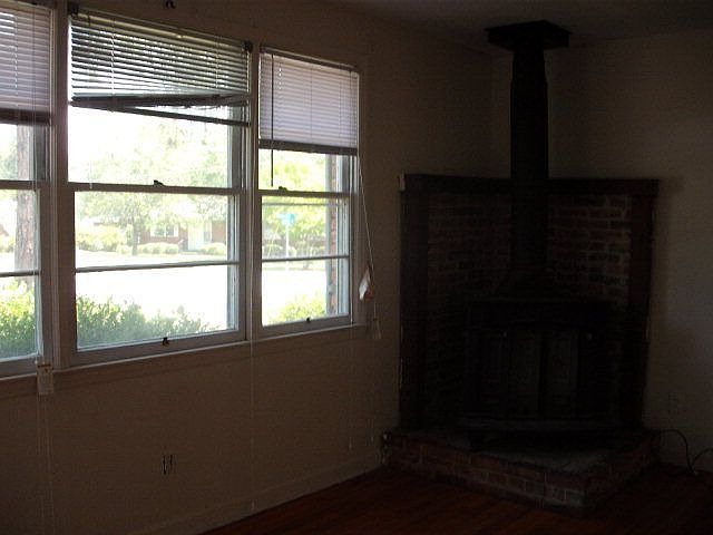 2nd image of 110 Outland St