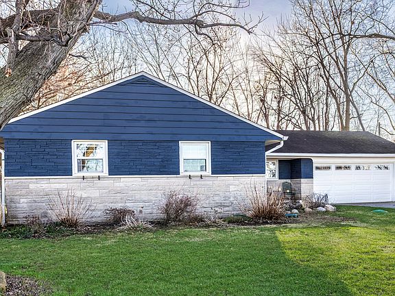 3rd image of 1043 Berry Rd