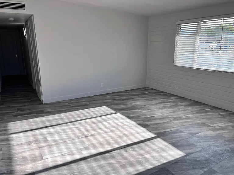 2933 N Euclid Ave — Photo 17