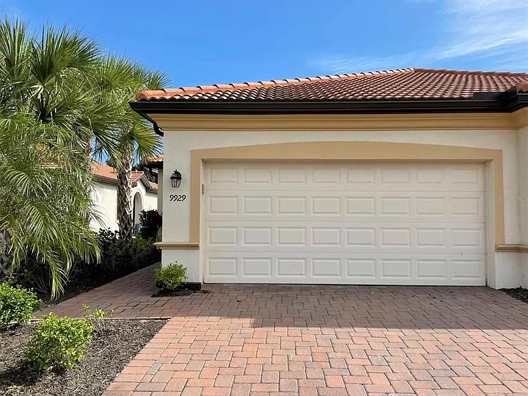 9929 Haze Dr — Photo 1