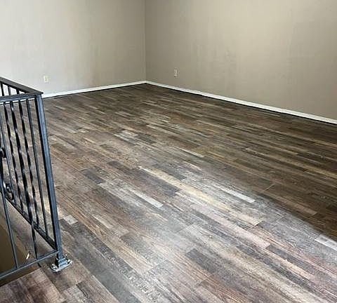 Living room (new vinyl plank flooring)