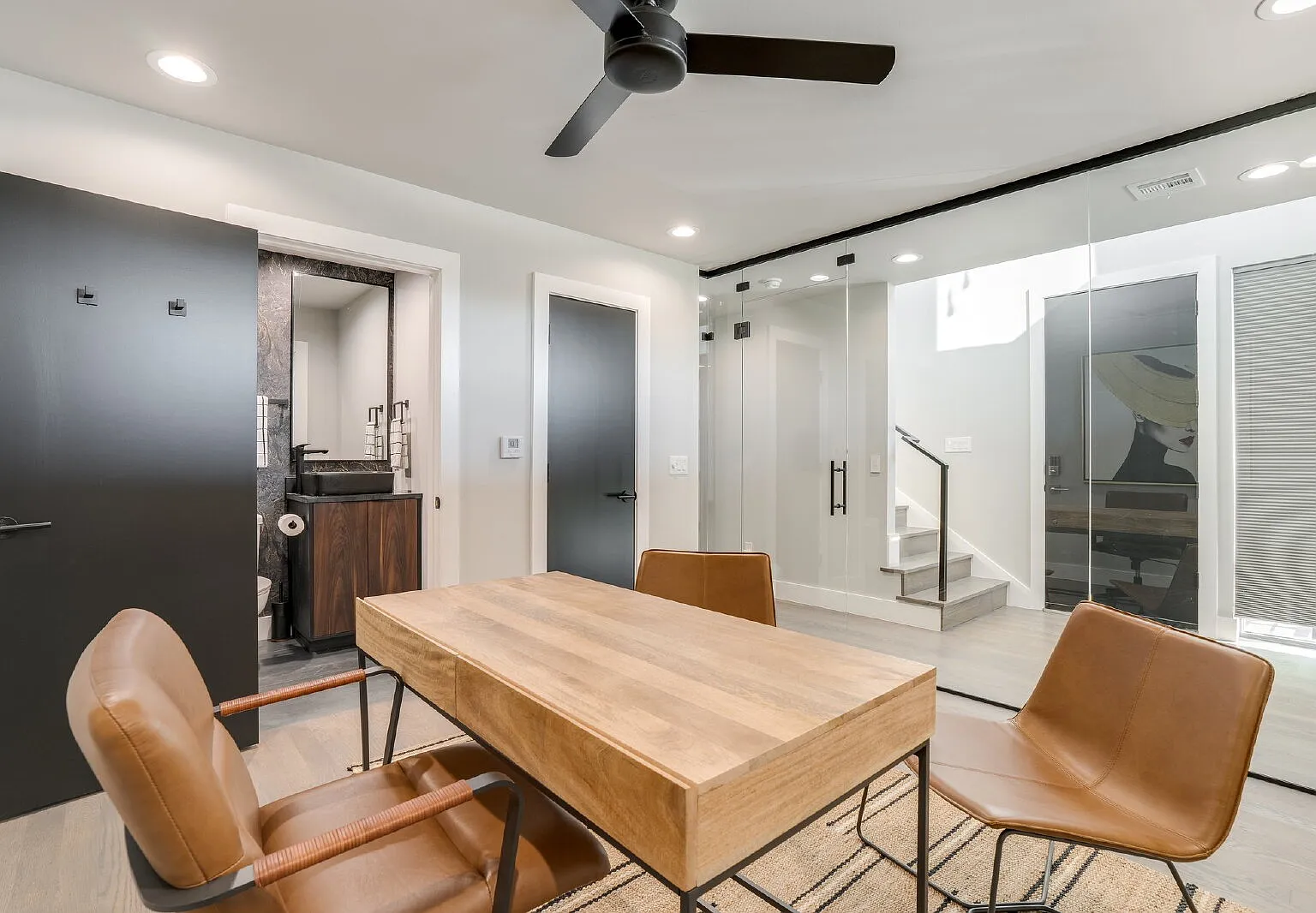 3 bed, 3.5 bath, 2100 sqft, $6,500 — Photo 3