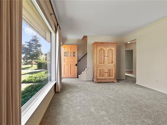 4th image of 26350 Drakefield Ave