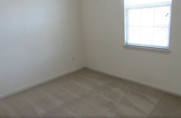 1124 Donahue Dr — Photo 7