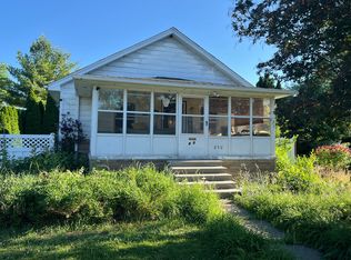 850 Riverbank St, Wyandotte, MI 48192