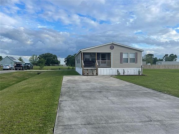 4th image of 305 Blakefield Dr