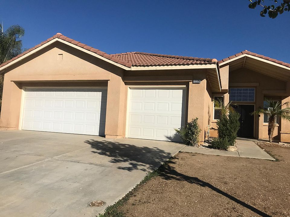 3-Car garage single story house
