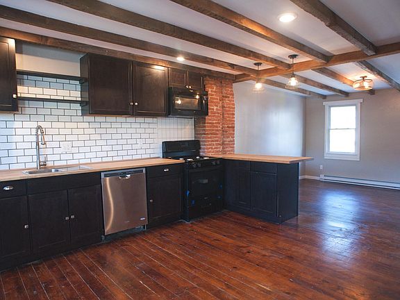 4th image of 419 E Market St #201