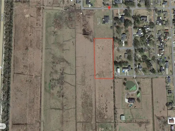 Oak St, Raceland, LA 70394