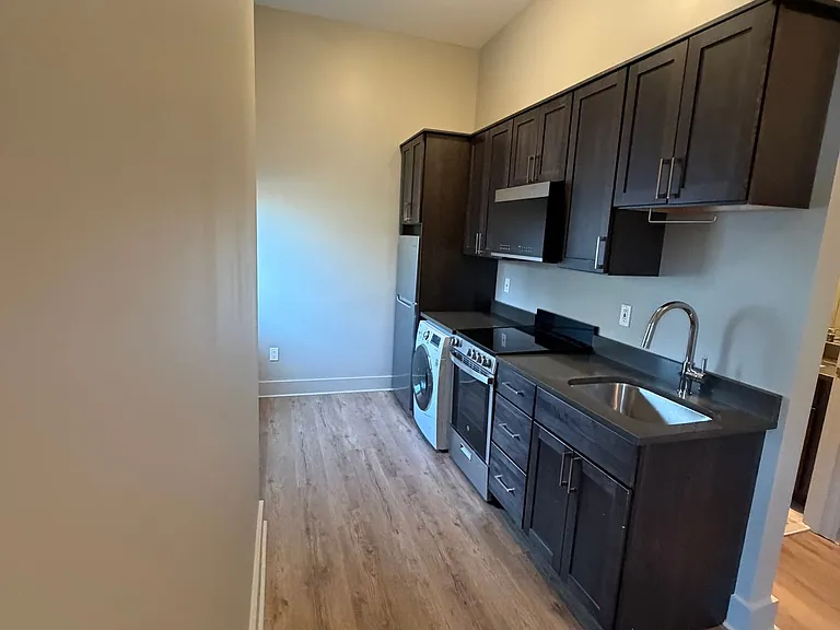 530 Broadway Apartments — Photo 40