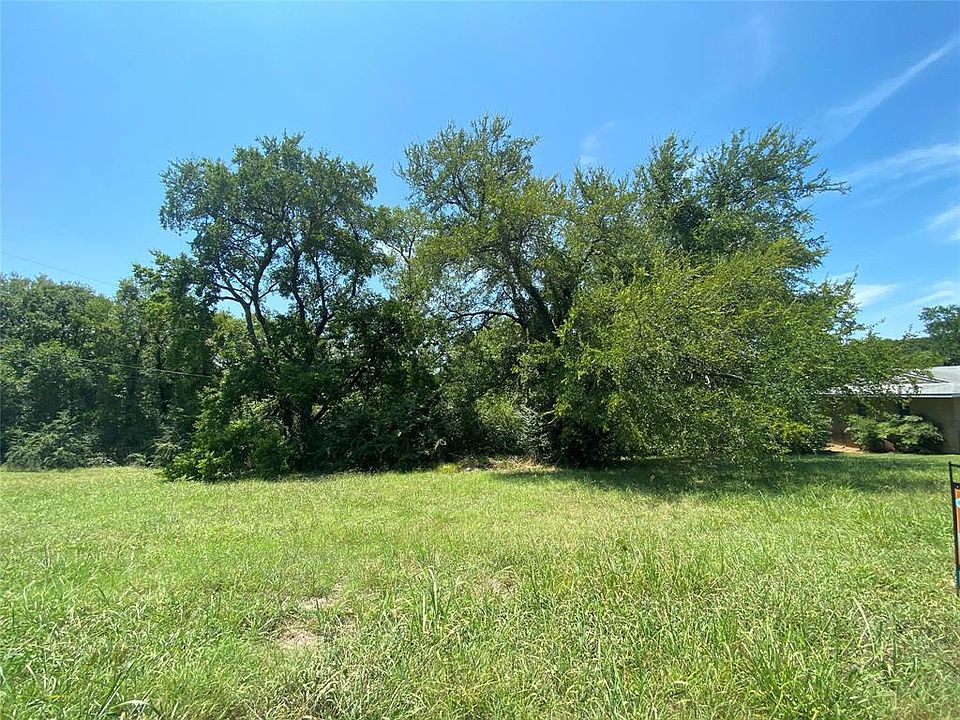 2nd image of 15 Geraldine Ln Lot 15
