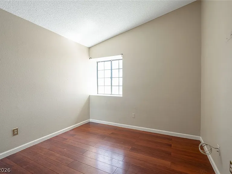 2528 Cherrywood St — Photo 10